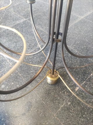 Lámpara de techo dorada y beige