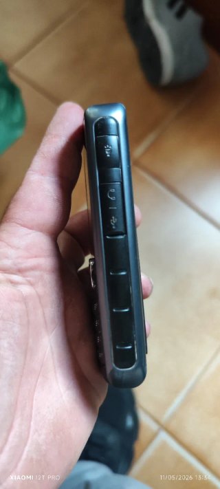 Teléfono Samsung B2710 resistente al agua