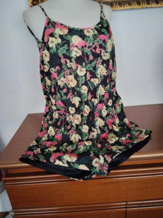 Lote 3 vestidos y 1 mono Talla M precio LOTE