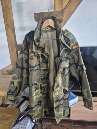 Chaqueta militar camuflaje