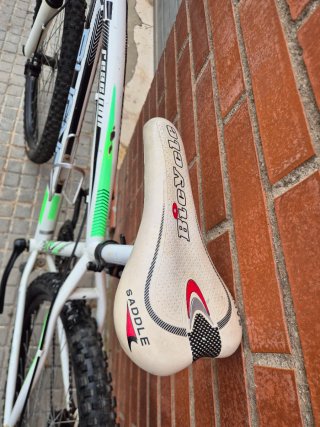 Bicicleta Montaña Bugnion Blanca talla L