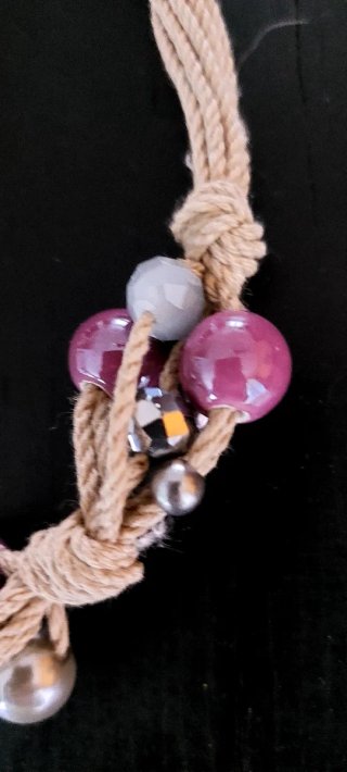 Collana corda e perle viola  e grigio.