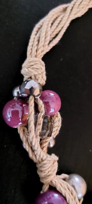Collana corda e perle viola  e grigio.