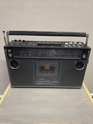 Sanyo M9980LU Boombox Radio Cassette 4 Band Stereo