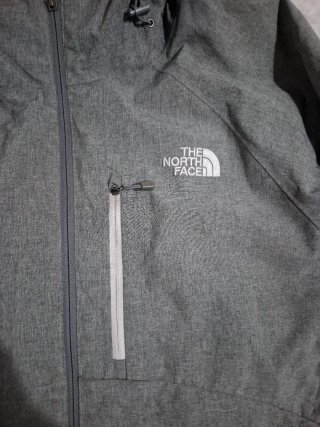 Chaqueta The North Face gris y naranja