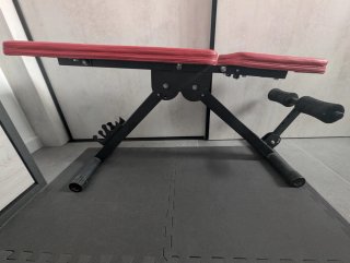 Banco de pesas ajustable a distintos ángulos, rojo