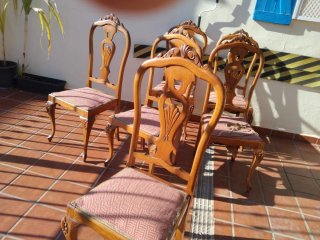 Mesa y  6 sillas antiguas de madera restauradas