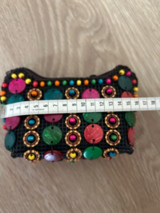 Bolso de mano con abalorios a estrenar