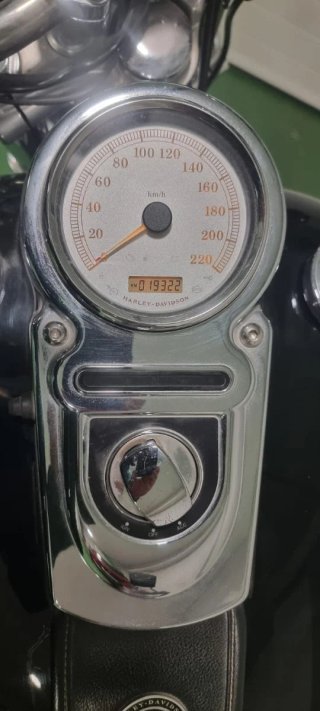 Harley-Davidson Super Glide Negra