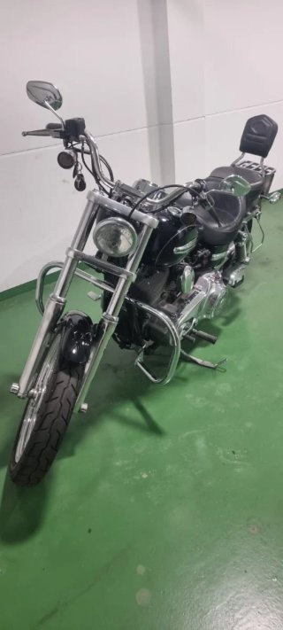 Harley-Davidson Super Glide Negra