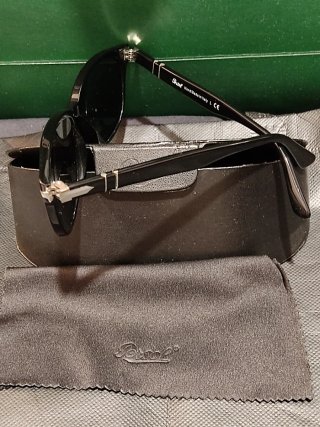 Gafas de sol Persol Negras y Grises