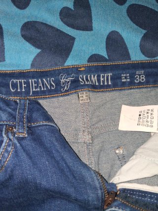 Pantalón vaquero azul con elastano