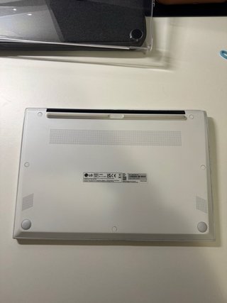 LG Gram 14 i7 16GB RAM 512 SSD