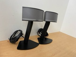 Altavoces Bose con pies