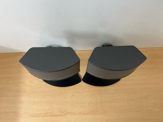 Altavoces Bose con pies