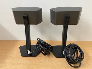 Altavoces Bose con pies