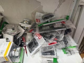 Lote Material Eléctrico Schneider Asfora
