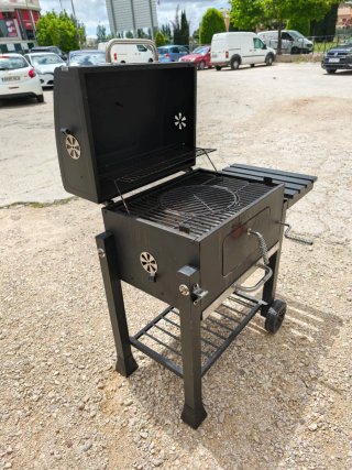 Barbacoa de carbón negra