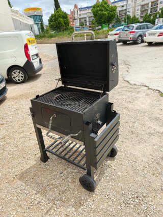 Barbacoa de carbón negra