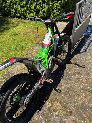 Moto de TRIAL vertigo