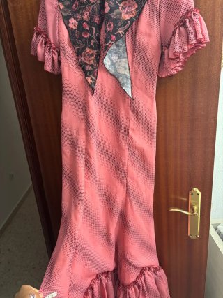 Traje de romería talla 36,tiene para sacarle