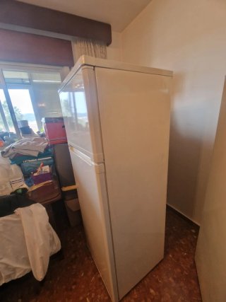 Nevera Zanussi con congelador
