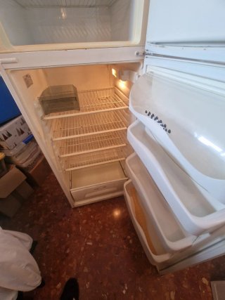 Nevera Zanussi con congelador
