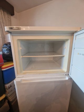 Nevera Zanussi con congelador