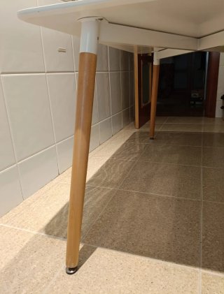 Mesa blanca de cocina