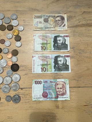 Colección de monedas y billetes internacionales