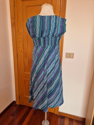 Vestido de verano con estampado zig-zag