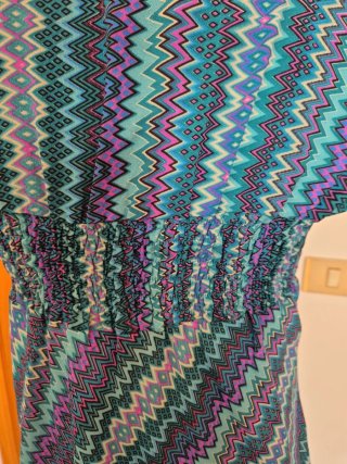 Vestido de verano con estampado zig-zag