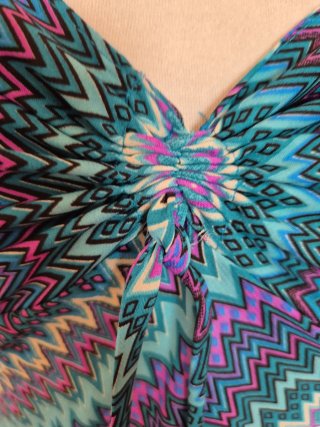 Vestido de verano con estampado zig-zag