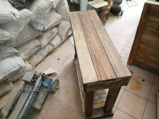 Consola de madera reciclada