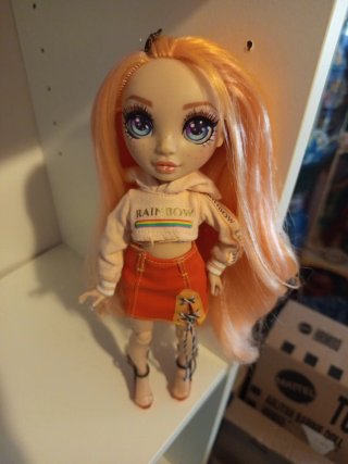 Rainbow High Poppy Muñeca