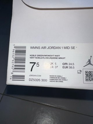 Jordan 1 Mid SE 38.5 + lacci ricambio
