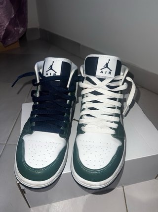 Jordan 1 Mid SE 38.5 + lacci ricambio