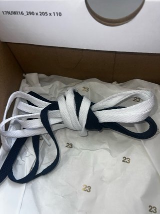 Jordan 1 Mid SE 38.5 + lacci ricambio
