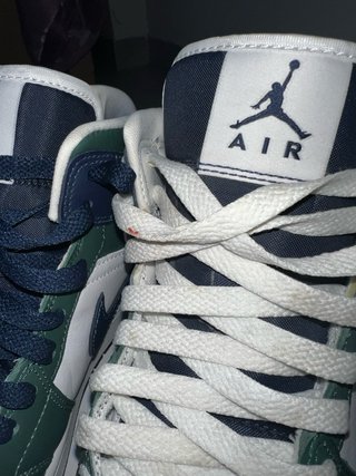 Jordan 1 Mid SE 38.5 + lacci ricambio