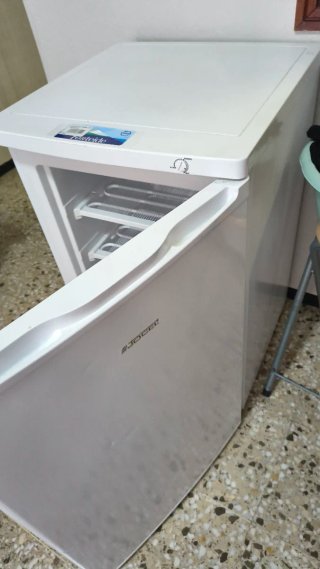 Congelatore Jocel in buone condizioni