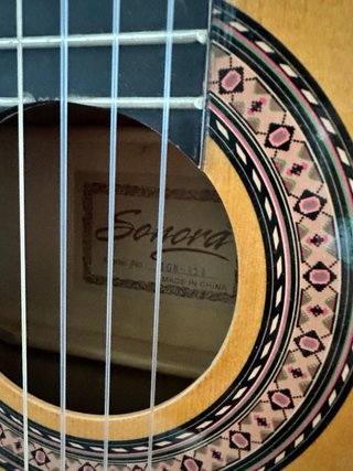 Guitarra Clásica Madera Natural con Funda