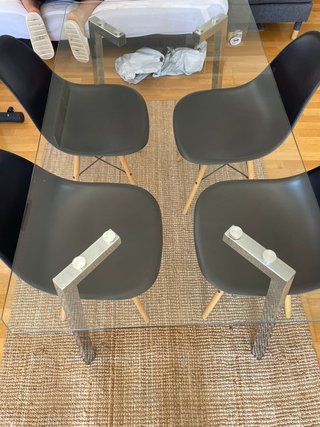 Mesa de cristal y metal