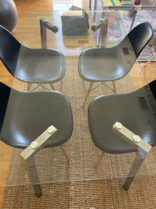 Mesa de cristal y metal