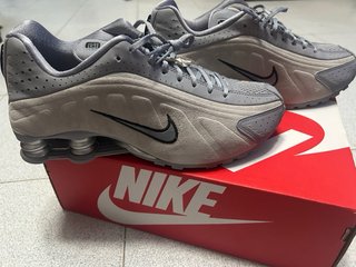 Nike W Shox R4 Gris/Plata