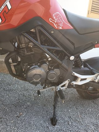 Benelli TNT 125cc Roja y Negra