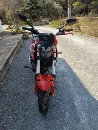 Benelli TNT 125cc Roja y Negra
