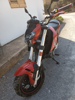 Benelli TNT 125cc Roja y Negra