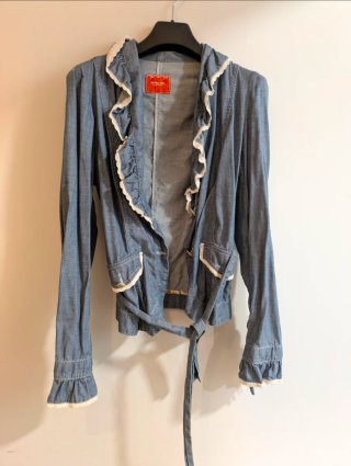 Cazadora vaquera con volantes