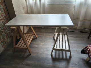 2 caballetes IKEA con tabla de trabajo