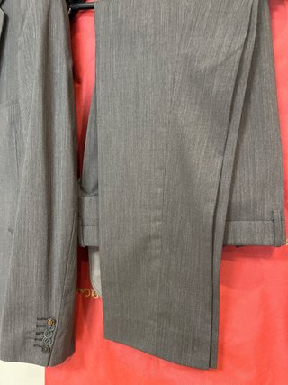 Traje gris CARAMELO Talla L, 1 uso, regalo funda